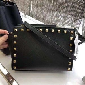 Mk Selma Stud Medium Messenger Crossbody